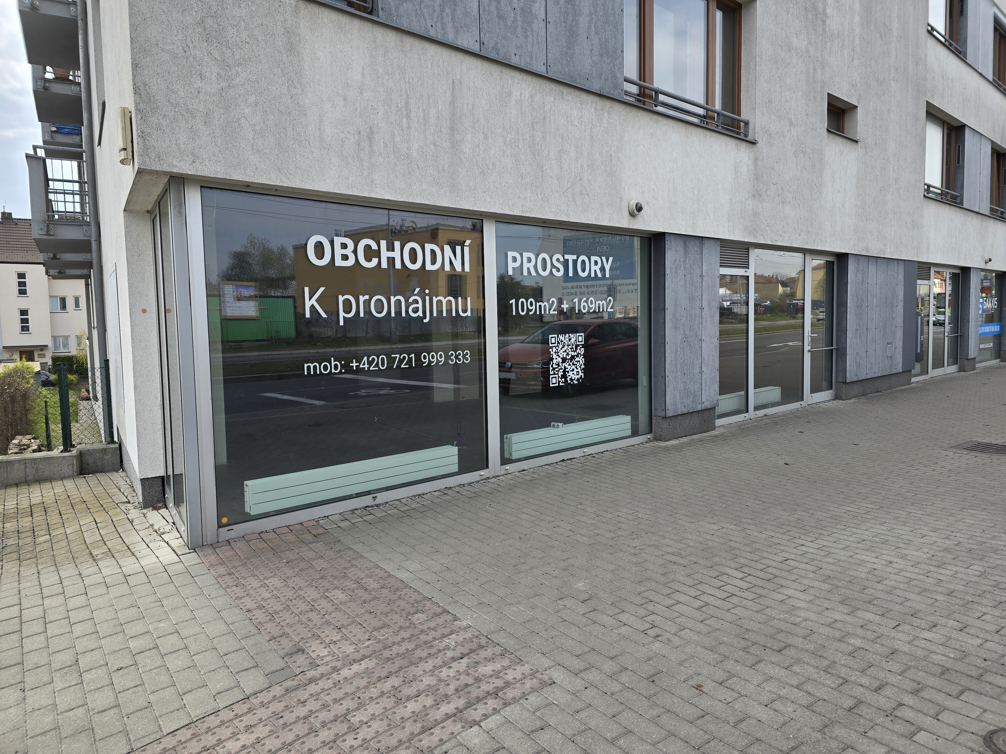 Exteriér obchodního prostoru v Praze 6 – Břevnov